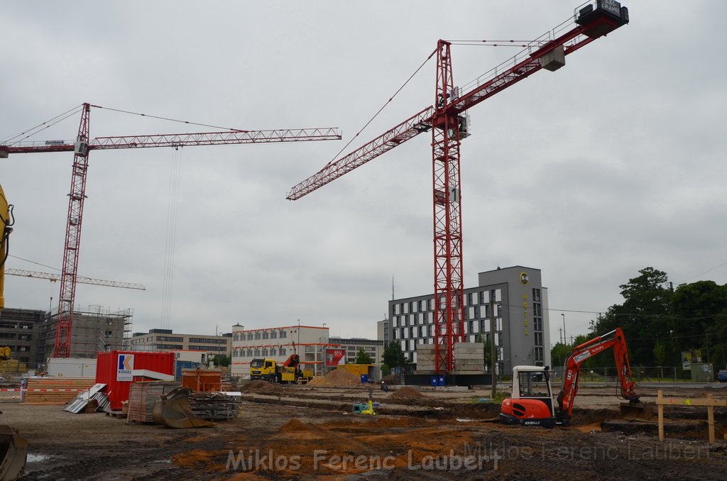 Erster Spatenstich Neues Feuerwehrzentrum Koeln Kalk Gummersbacherstr P176.JPG - Miklos Laubert